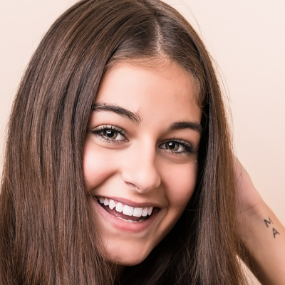 Portrait representing Julia's review